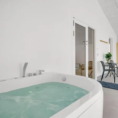 Luxury Pool House For 20 People With Activity And 6-person Outdoor Vakantiehuis Spottrup