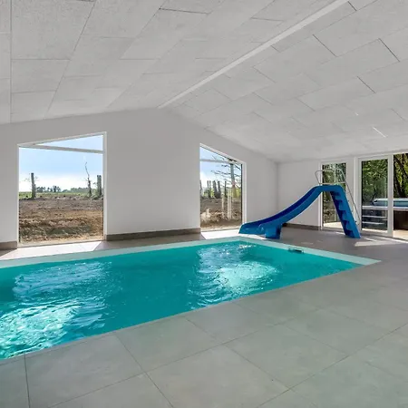 Luxury Pool House For 20 People With Activity And 6-person Outdoor *