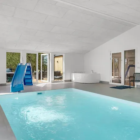 Luxury Pool House For 20 People With Activity And 6-person Outdoor Hébergement de vacances Spottrup